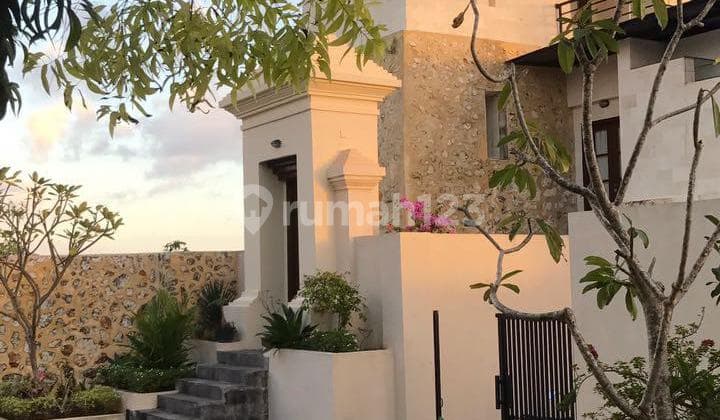 Rumah 3 Lantai View Pantai dan Patung Gwk