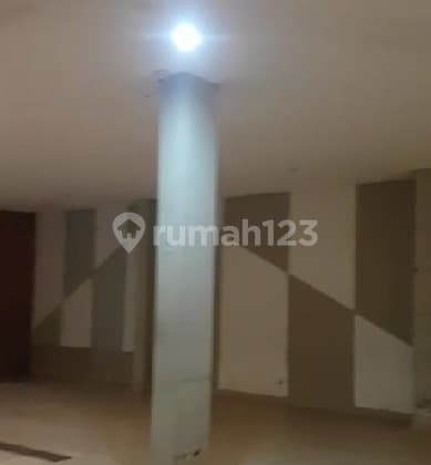 Ruang-usaha Di Kuta 600.0 M² Unfurnished Tt