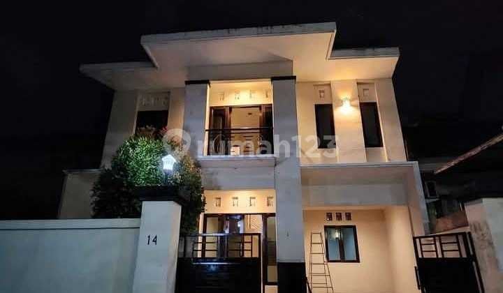 Rumah 2 Lantai dengan 4 KT 3Km Lokasi Strategis Jo