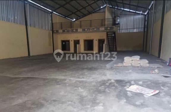 Warehouse Strategic Location in Mahendradatta St.