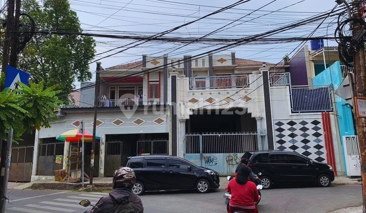 Jauh Dibawah Harga Pasar - Rumah Strategis 2 Lantai