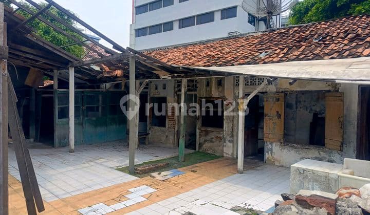 Dijual Cepat dan Murah Tanah + Bangunan Tua, Hitung Tanah Saja, Lokasi Strategis di Pusat Kota, Siap Bangun, Harga Dibawah Pasar, bisa untuk Gudang atau Usaha