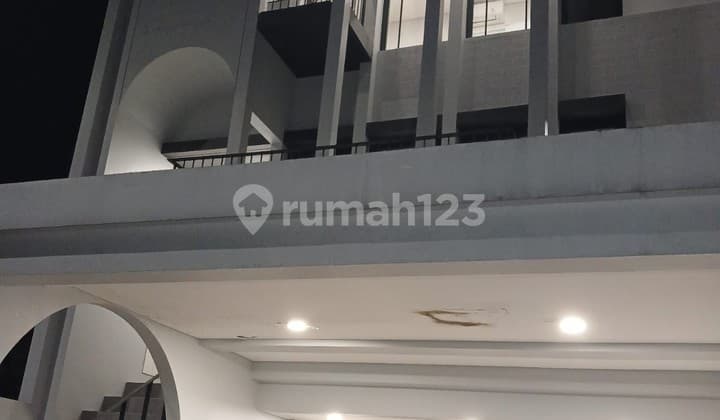 Rumah Hook 3 Lantai Greenwich Park Bsd Siap Huni