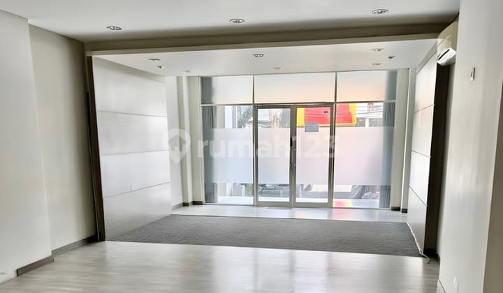 Disewakan! Ruko Siap Huni Strategis untuk Bisnis di Alam Sutera