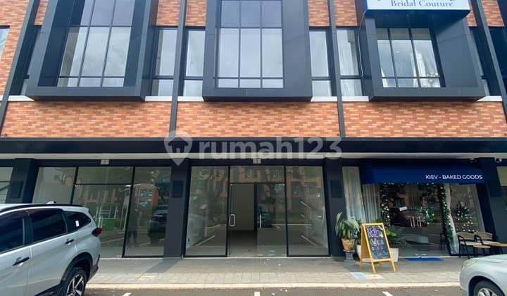 Disewa Ruko Strategis Hadap Jalan 3 Lantai Alam Sutera Baru &Rapi