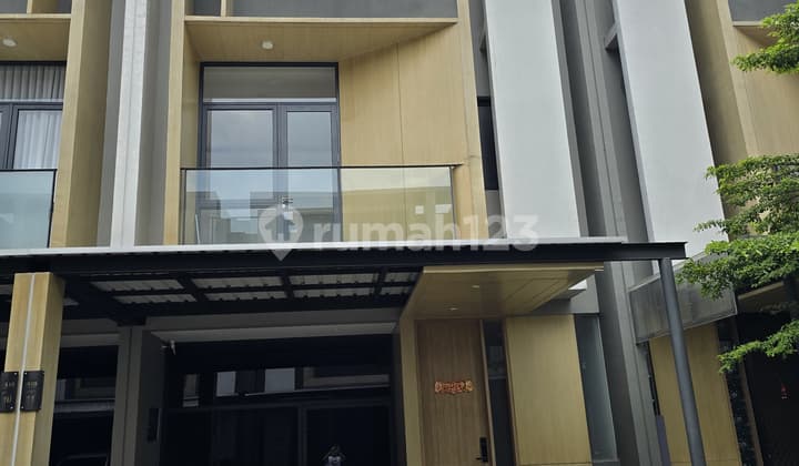 For Rent: Tanakayu BSD House, Furnished, 3 Bedrooms, Neat and Well-Maintained Condition.