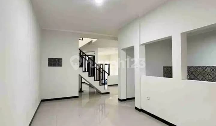 Rumah 2 Lantai di Ciwaruga