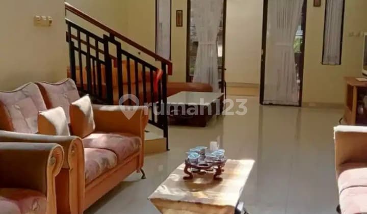 Disewakan Rumah 2 Lantai Lokasi Strategis