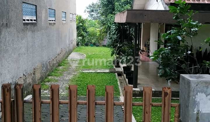 Rumah Tua Jual Hitung Tanah Cocok untuk Usaha di Gegerkalong Hilir Kota Bandung