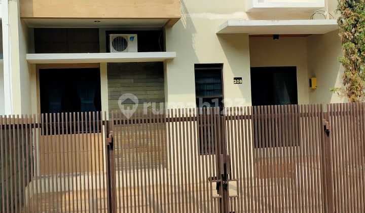 Rumah 2 Lantai Di Komplek Pondok Hijau Di Lingkungan Asri