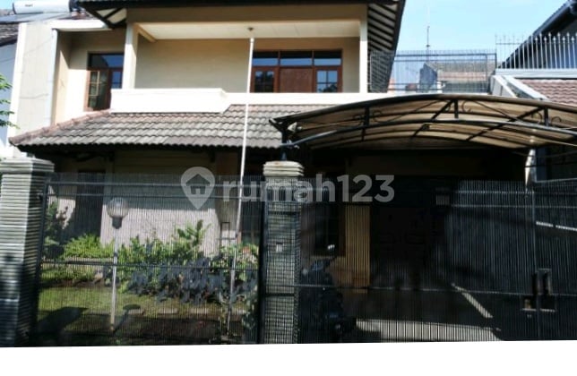 Rumah 2 Lantai Full Furnished Strategis Modern Kontemporer di Sukajadi Bandung