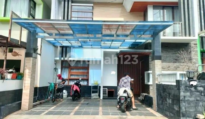 Strategic 2-Story House in Abadi Regency Gegerkalong Complex, Fully Furnished.