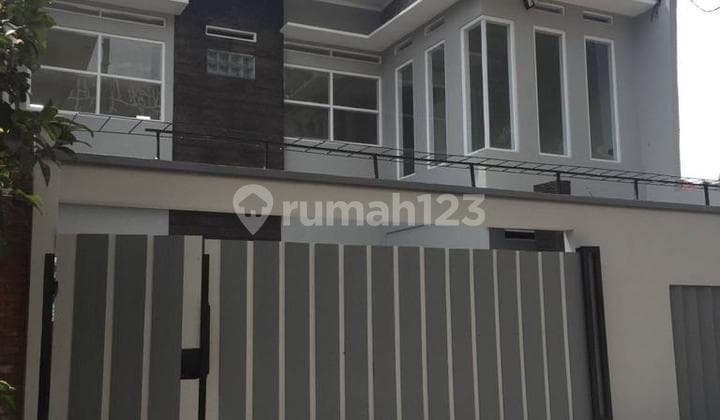 Rumah 2 Lantai Di Kawasan Setiabudi Regency Bandung Utara Bagus Ada Kolam Renang