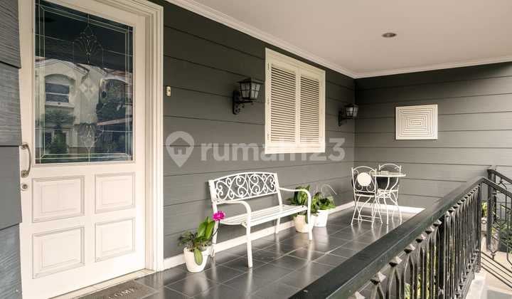 Rumah Mewah Kompleks Alamanda Dago Permai Full Furnished 3 Lantai SHM Bagus