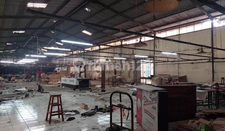 Gudang Besar Di Warung Muncang Bandung Kulon Shm