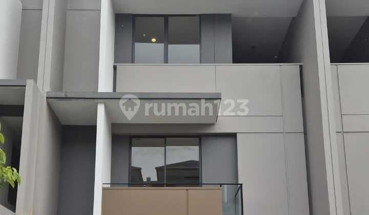Rumah Cantik 3 Lantai Fully Renovasi di Kelimutu Asya Jcc, Cakung Jakarta Timur