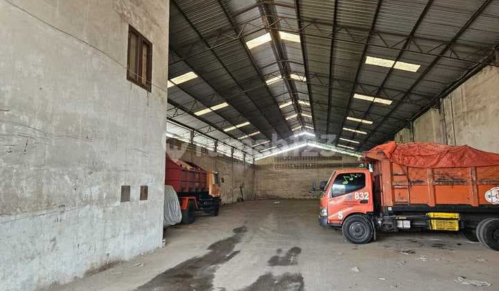 Dijual Cepat - 3 Gudang Gandeng Lokasi Strategis di Jalan Raya Narogong - Bekasi