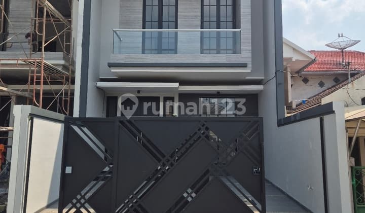 JUAL RUMAH MODERN minimalis SIAP HUNI Manyar Kertoadi, Surabaya Timur