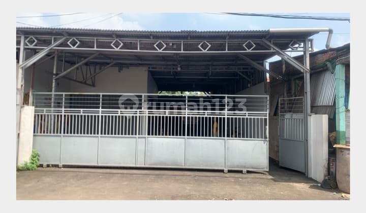 Commercial Shop House Ready for Use, Suitable for Culinary Business in Bantar Gebang, Bekasi