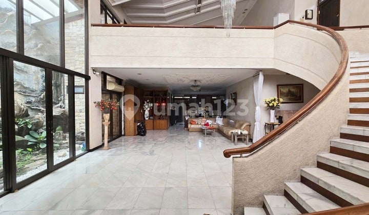DISEWAKAN RUMAH MEWAH BESAR kertajaya indah raya, cocok untuk cafe, resto Surabaya Timur