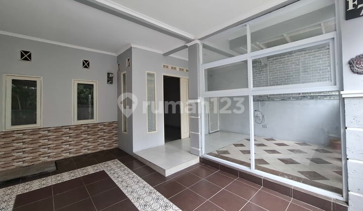 Rumah Siap Huni Dalam Kompleks di Antapani
