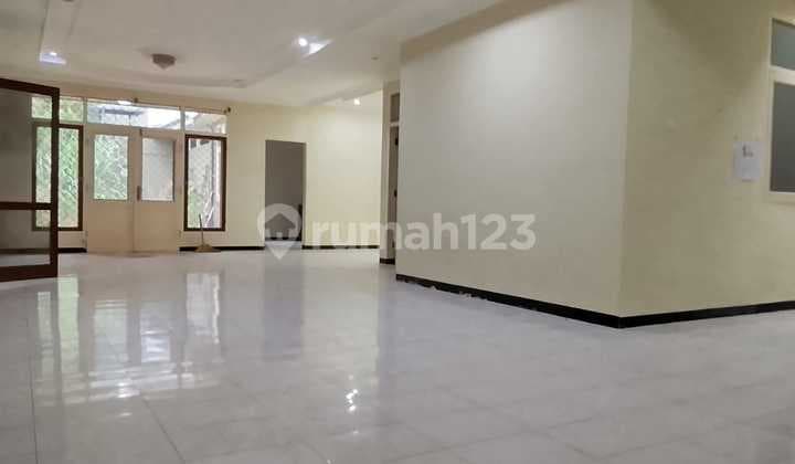 Dijual Rumah Siap Huni dengan Halaman Sangat Luas