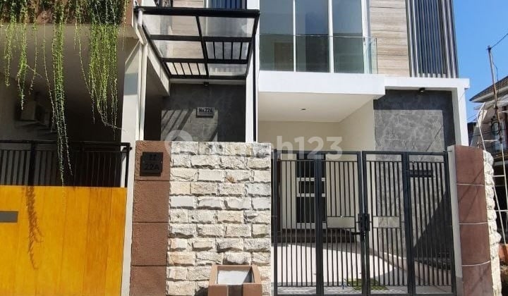 Rumah 2 Lantai di Jual di Sutoredjo Surabaya Timur