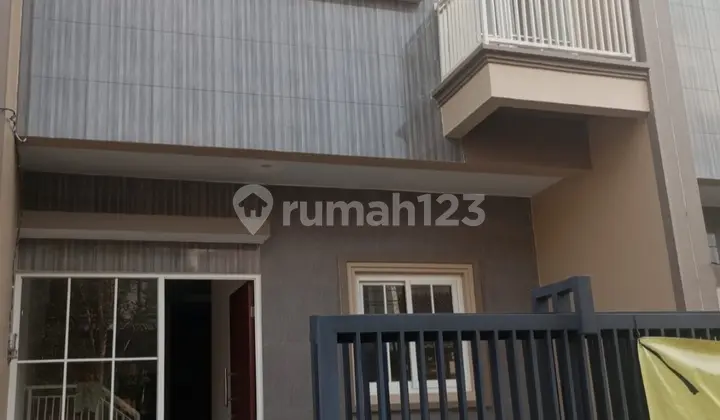 House, 2 Floors, Freehold Title (SHM), in Mulyosarea Free Kitchen Set - Near ITS & Unair Campus!! New House in Mulyosari Surabaya