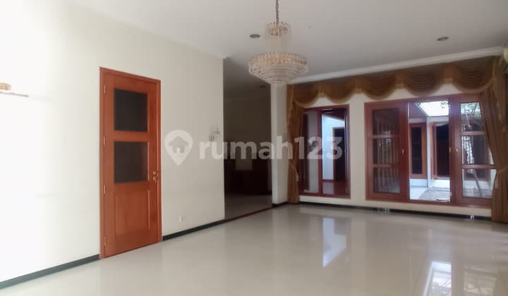 Dijual Rumah Estetik Jalan Kapuas,Selangkah ke Jalan Dipenegoro & Darmo