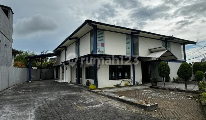 Gedung Ex-showroom Premium 692m² Di Kerobokan, Cocok Bisnis