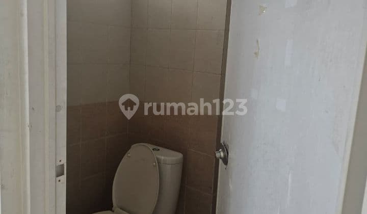 Disewakan Ruko Bolsena 3 ltHadap Jalan Raya Rapi Siap Pakai di Gading Serpong