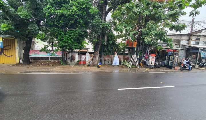 Rumah Strategis Pinggir Jalan Raya di Jakarta Timur