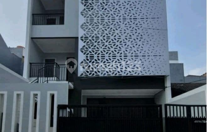 Jarang Ada Rumah Brand New, bisa Buat Usaha Kos Elite Dikelapa Gading atau untuk Keluarga Besar dengan Kamar Banyak.