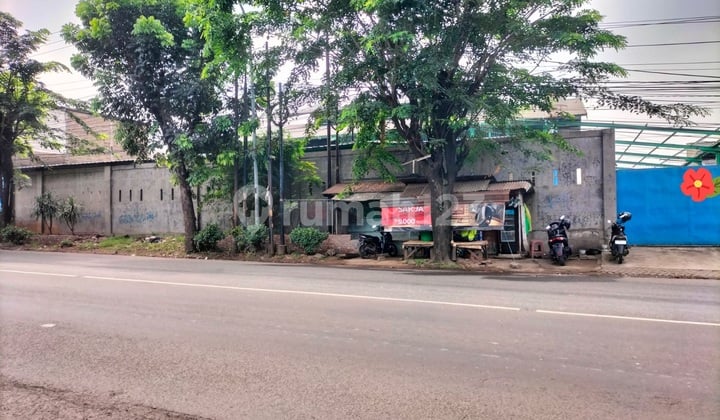 Disewakan Pabrik Premium di Narogong, Bekasiberlokasi di Jalan Utama dengan Row 12 Meter, Menawarkan Akses Optimal untuk Kendaraan Besar dan Aktivitas Logistik Tanpa Hambatan.berdiri di Atas Tanah 552 M² dengan Bangunan 500 M², Menghadap Timur untuk Penca