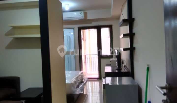 Metropak Apartment is highly strategic, located near President University, famous restaurants, Living World Mall, and within the Jababeka area.