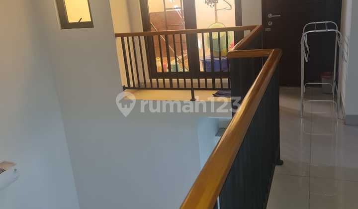 Ready-to-Occupy House Near Various Public Facilities Such as Hospitals, Schools, Shopping Centers, and Sports Clubs.