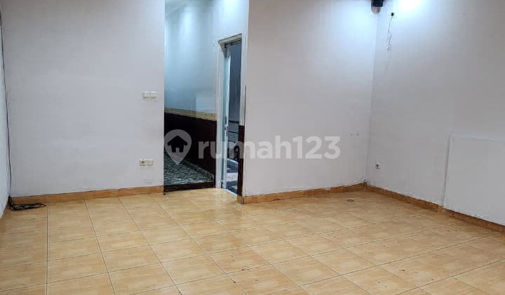 3-Story Shop House Fully Renovated Semi Furnished in Gading Serpong S9449