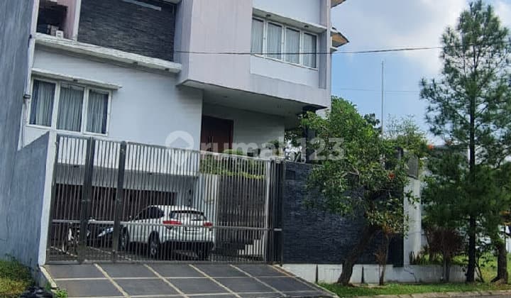 Rumah Mewah 2 Lantai Furnished di Duta Gardenia S9361