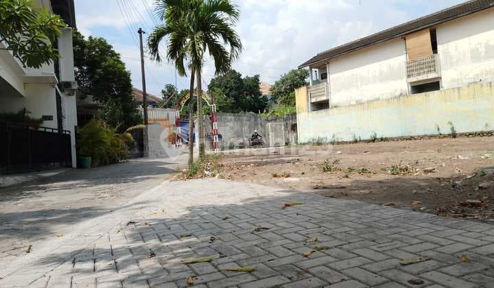 Tanah Jogja Kota dekat kampus UGM SHM P cocok dibangun kost pinggir jalan Ringroad