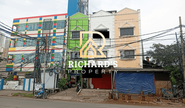 Ruko Muara Karang Raya 3.5 Floors Strategic Location Roadside