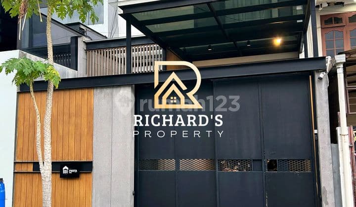 Rumah Mewah Muara Karang Ada Kolam Renang Hadap Barat