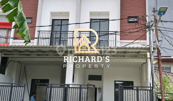Rumah Baru Muara Karang 4X15 Depan Taman