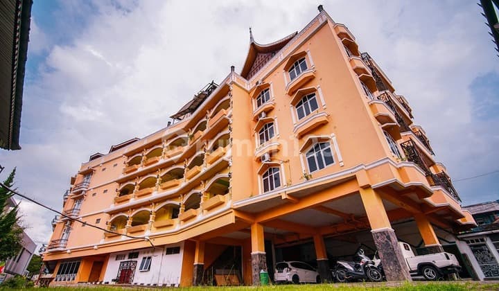 A Busy and Strategic 2-Star Hotel in the Center of Bukittinggi
