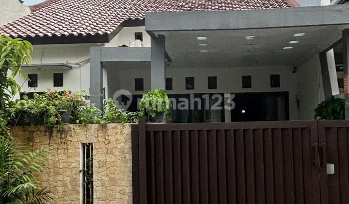Rumah Terenovasi di Komplek Perumahan di Kalibata Jakarta Selatan