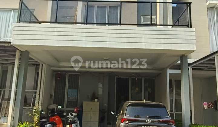 Posisi Premium Depan Taman! Full Furnished 3 Lantai Rumah di Cluster Yarra Jgc Jakarta Timur