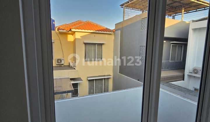 Rumah Nyaman Jgc Cluster Yarra - Semi Furnish, Akan Dipasang 3 AC