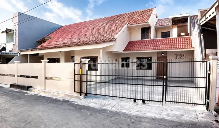 SPACIOUS HOUSE FOR SALE/RENT IN TAMAN PERMATA MULIA CIKOKOL TANGERANG