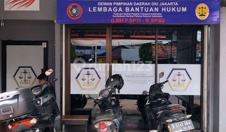 Rumah Daerah Pesangrahan Hadap Jalan