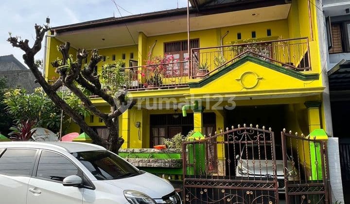 Dijual Rumah Modern Dengan Taman Yang Luas