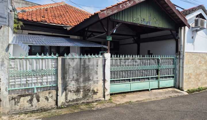 Dijual Rumah Lama dengan Lokasi yang Tenang dan Strategis di Daerah Cipete